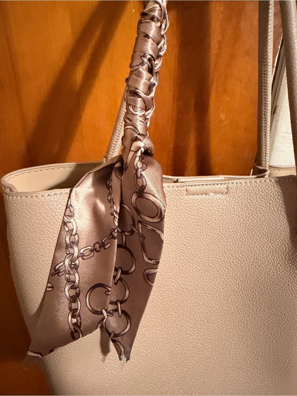 Elegant Women’s Bucket Tote Bag in Soft Beige - Picture 2 of 6
